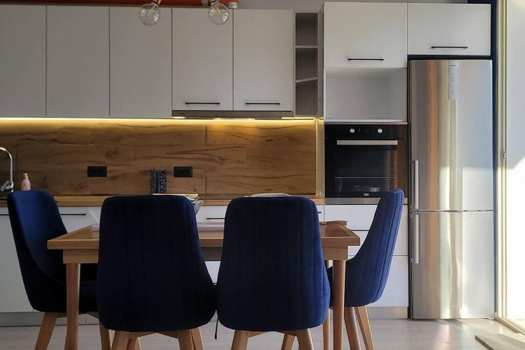 Apartman Hidden Gem, Modern 2bedroom, Amazing Terrace-free Parking-your Away From *