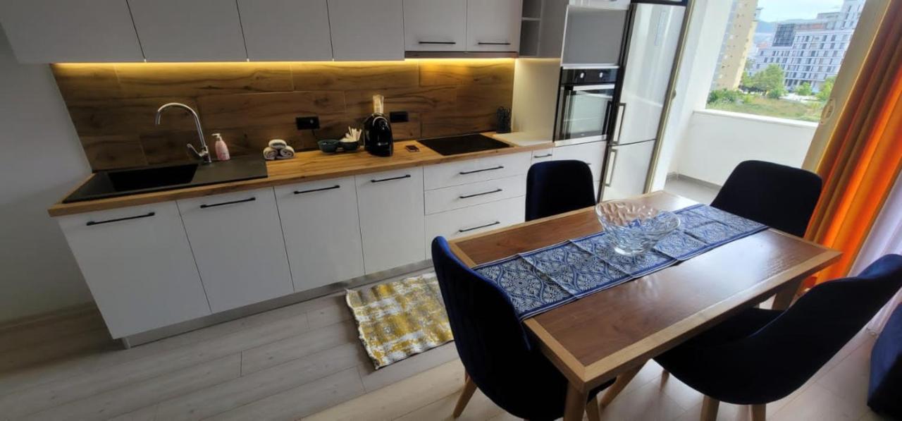 Hidden Gem, Modern 2bedroom, Amazing Terrace-free Parking-your Away From Apartment