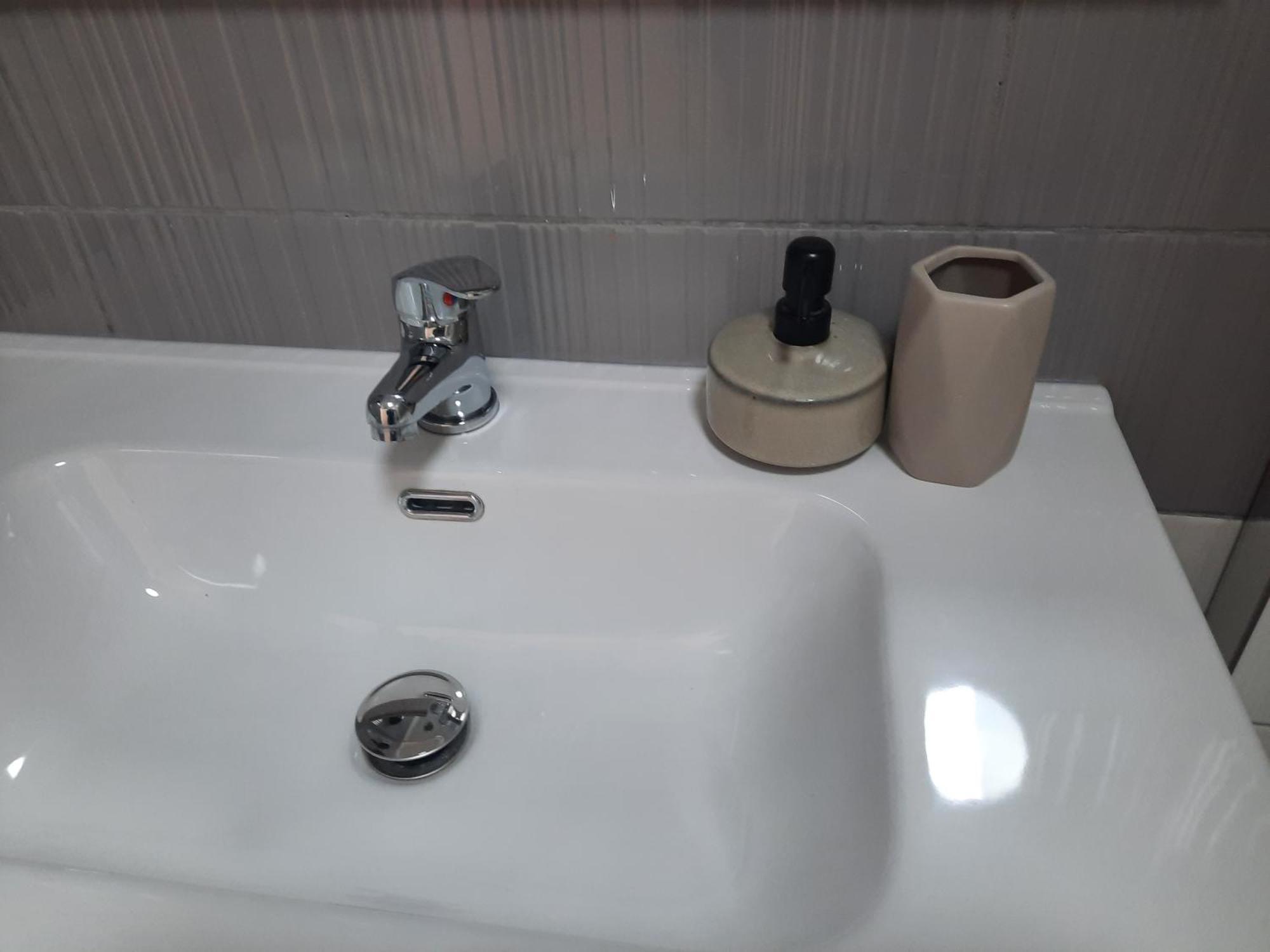 Hidden Gem, Modern 2bedroom, Amazing Terrace-free Parking-your Away From Apartman Tirana