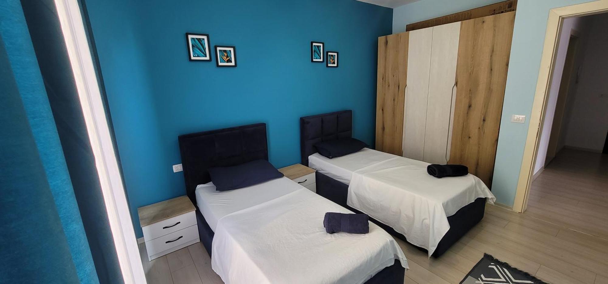 Hidden Gem, Modern 2bedroom, Amazing Terrace-free Parking-your Away From Apartment *