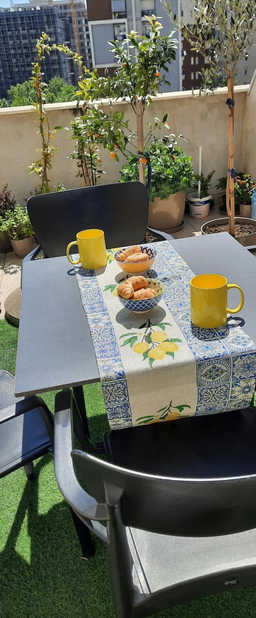 Apartman Hidden Gem, Modern 2bedroom, Amazing Terrace-free Parking-your Away From *