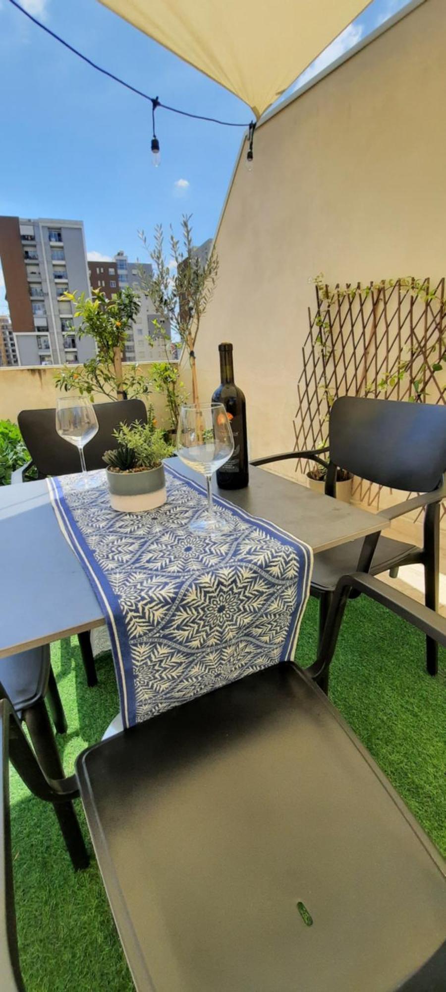 Apartment Hidden Gem, Modern 2bedroom, Amazing Terrace-free Parking-your Away From Tirana